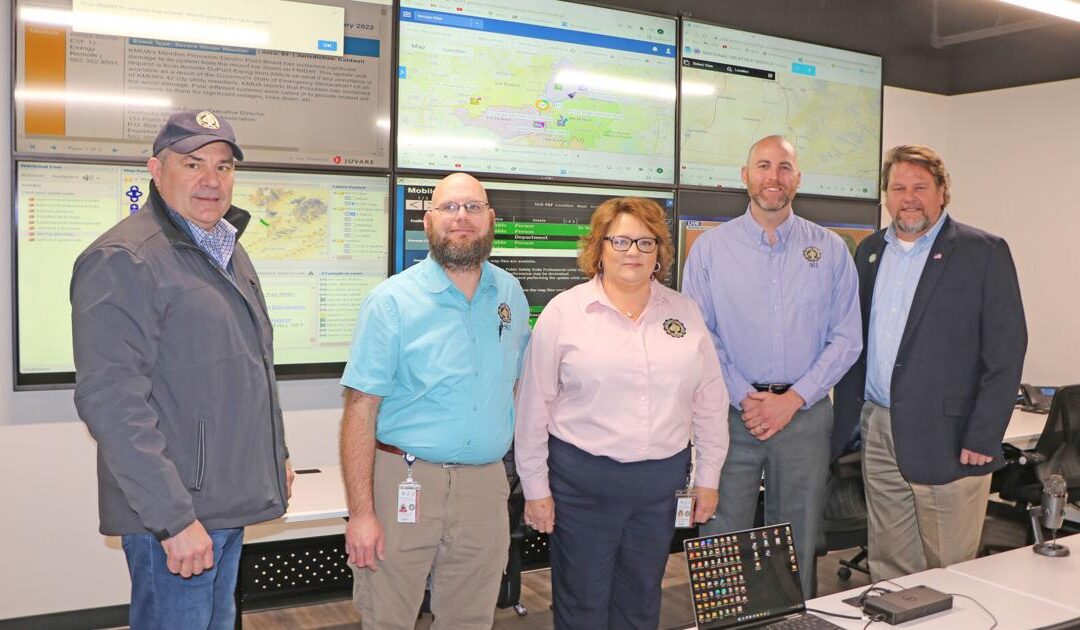County unveils new 911/EOC center (KY)