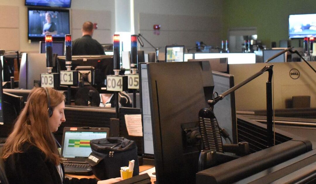 911 dispatchers are key link in public safety (FL)