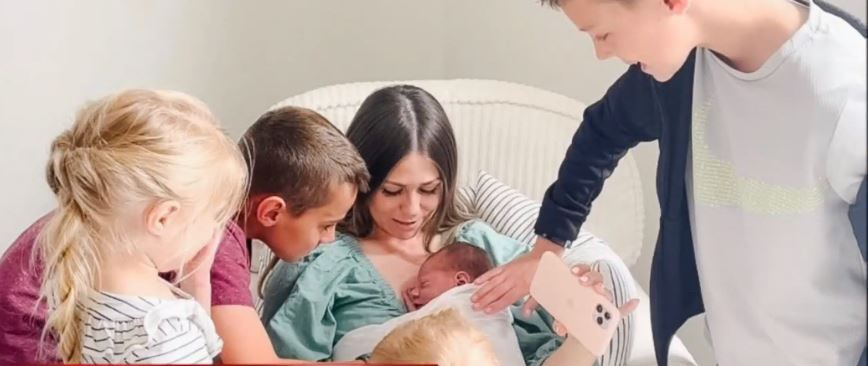 911 dispatcher helps Utah parents deliver their baby at home (UT)