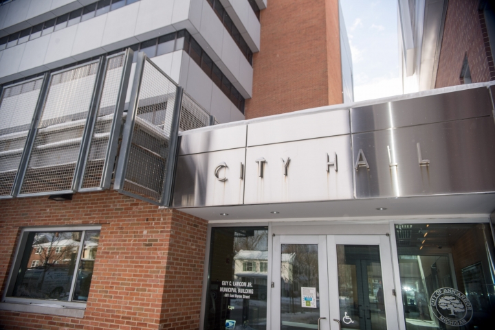 City of Ann Arbor to consider sending unarmed mental health professionals to nonviolent 911 calls (MI)