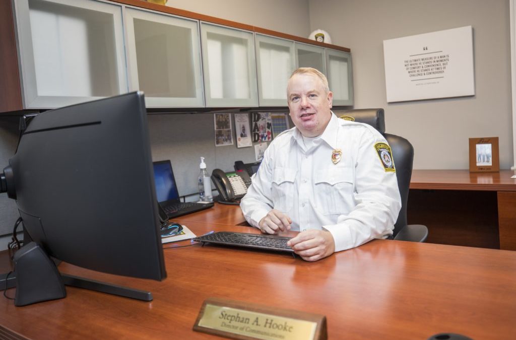 Holbrook Regional Emergency Communications Center Director Stephan Hooke Named APCO International Director of the Year for 2021 (MA)